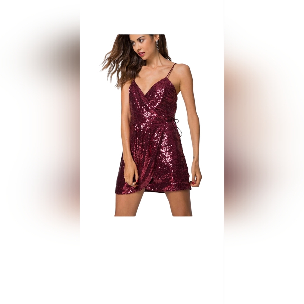 Never worn! Burgandy sequin size S dress by Motel! ♡♡